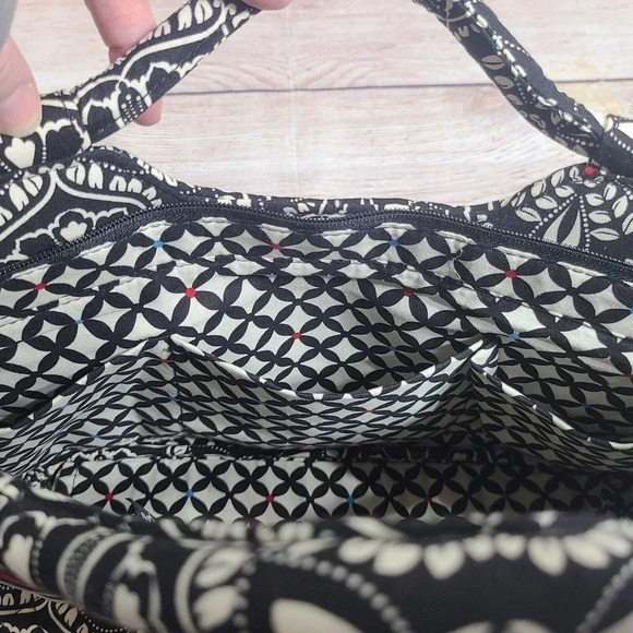 Vera Bradley Barcelona Bag Handbag Black White Floral Zipper Closure Quilted - Picture 11 of 14